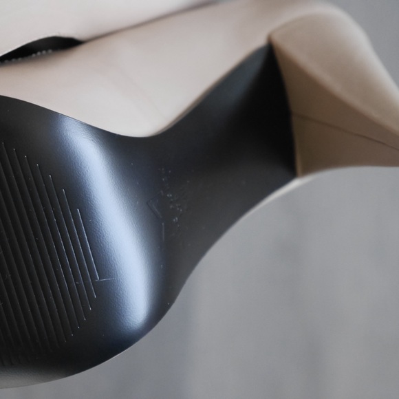 Marc Fisher tan pumps - Picture 7 of 8